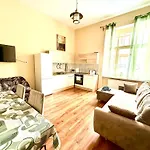 Oasis Valley קרלובי וארי