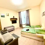 Oasis Valley * קרלובי וארי